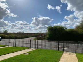 Brand New Entire 4 Bed House Multiple Free Parking Early Check-in Late Check- Out Allowed